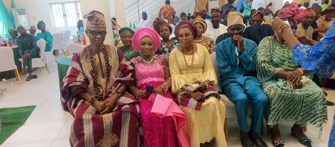 Otunba Yinusa with the bride